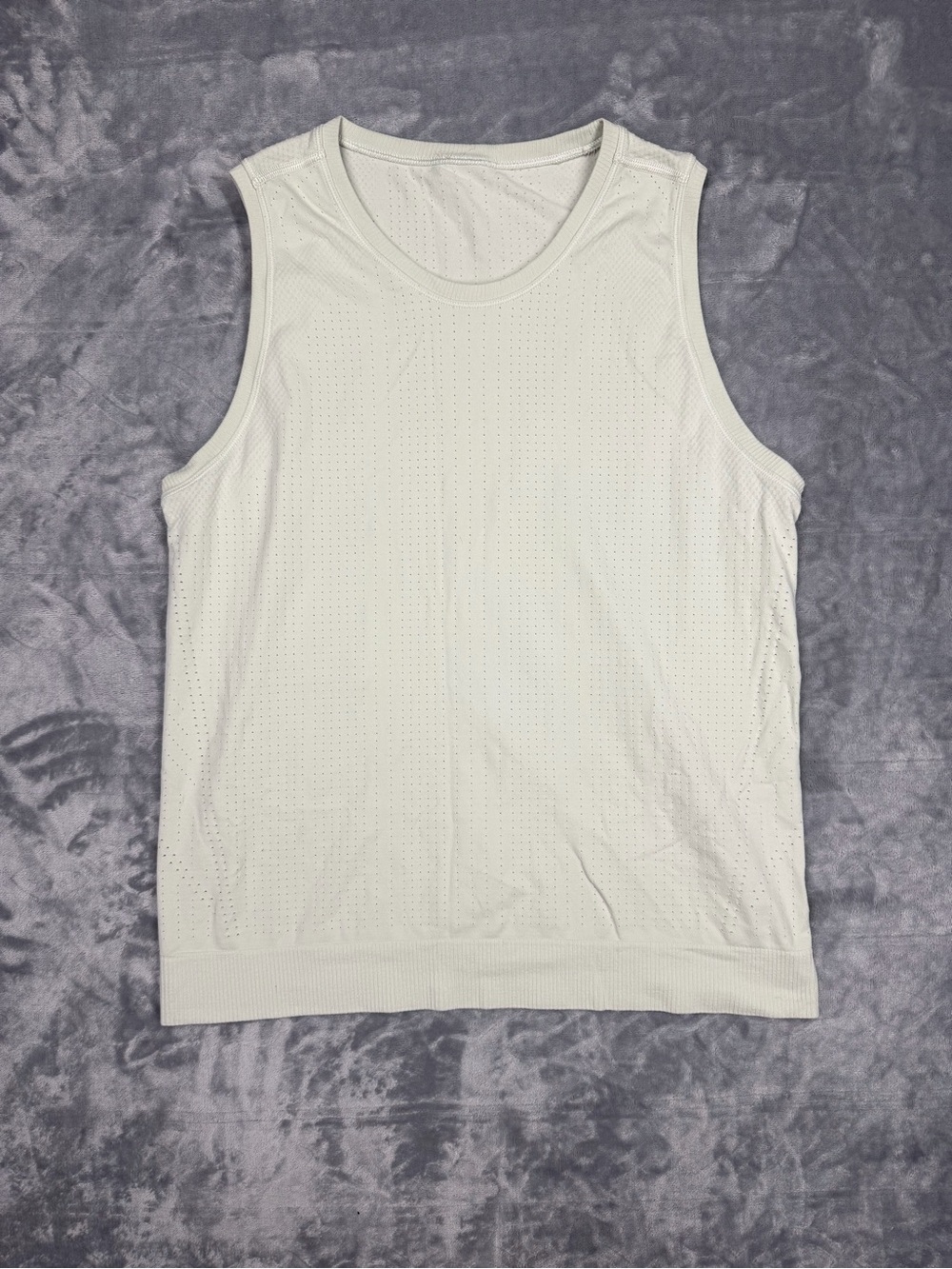 Athleta Momentum Tank with Hem Grippers